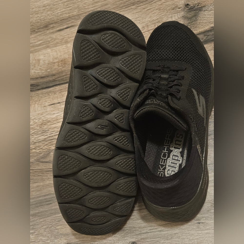 Skechers Women's Go Walk Black Sneakers - Picture 4 of 8